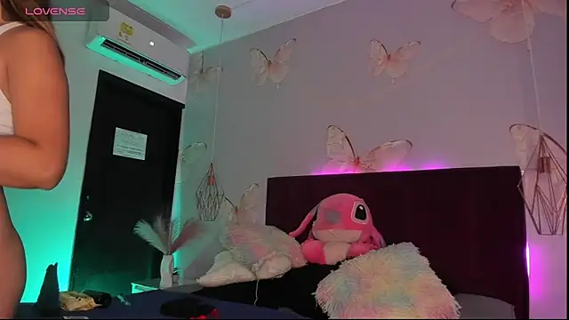 Snapshot of Vivi_prinncess chatting on February 27, 2026, 11:27 pm Vivi prinncess online show from February 27, 2026, 11:27 pm