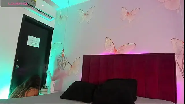 Snapshot of Vivi_prinncess chatting on February 28, 2026, 10:11 pm Vivi prinncess online show from February 28, 2026, 10:11 pm