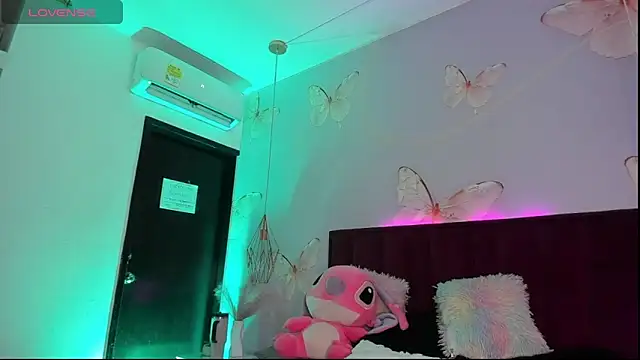 Snapshot of Vivi_prinncess chatting on March 3, 2026, 12:28 am Vivi prinncess online show from March 3, 2026, 12:28 am