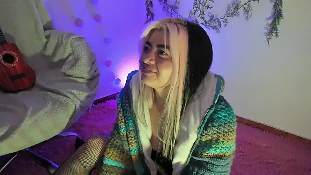 Sammysammy  online show from December 22, 2024, 11:20 pm