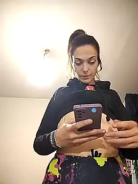 Snapshot of JoLeNe27 chatting on November 17, 2025, 5:41 pm JoLeNe27 online show from November 17, 2025, 5:41 pm