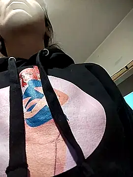 Snapshot of JoLeNe27 chatting on December 1, 2025, 6:24 pm JoLeNe27 online show from December 1, 2025, 6:24 pm