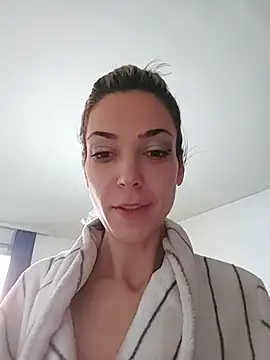 Snapshot of JoLeNe27 chatting on December 19, 2025, 6:20 am JoLeNe27 online show from December 19, 2025, 6:20 am