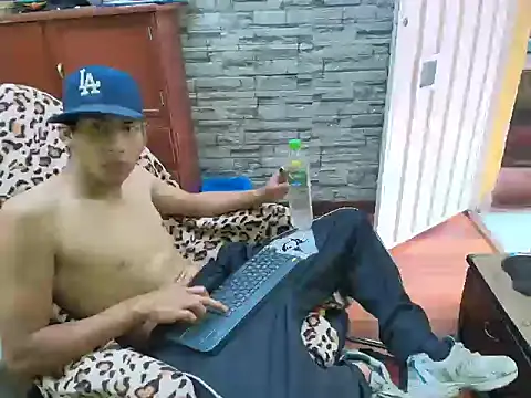 yefersonsijajaj online show from June 4, 2026, 8:37 pm