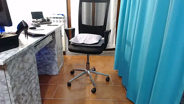 Miss-Mikaele online show from February 17, 2025, 9:30 pm