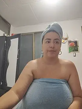 Snapshot of rosahills chatting on June 25, 2026, 1:27 am rosahills online show from June 25, 2026, 1:27 am