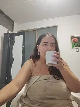 Snapshot of rosahills chatting on June 29, 2026, 7:03 am rosahills online show from June 29, 2026, 7:03 am