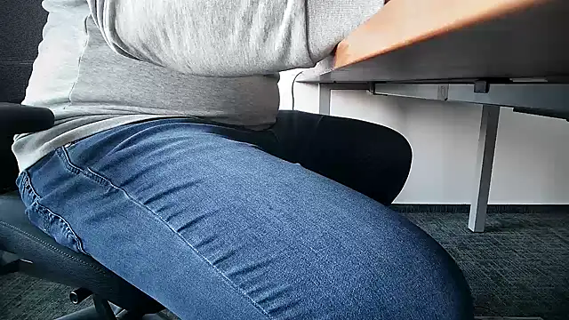 69bezfleku online show from October 30, 2025, 7:10 am