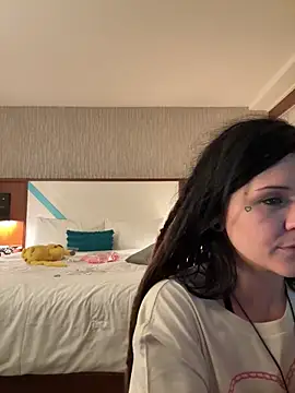 BlaizeyBBy online show from April 21, 2026, 7:47 am