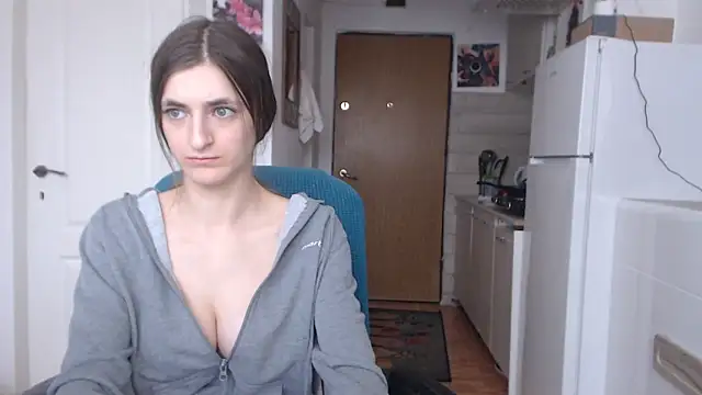 Snapshot of simyhvn chatting on February 11, 2025, 8:37 am simyhvn online show from February 11, 2025, 8:37 am