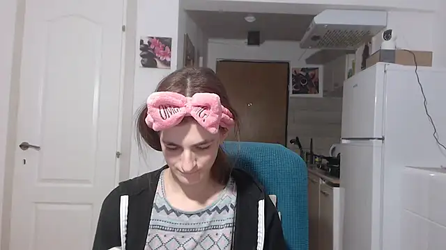 Snapshot of simyhvn chatting on February 20, 2025, 4:57 pm simyhvn online show from February 20, 2025, 4:57 pm