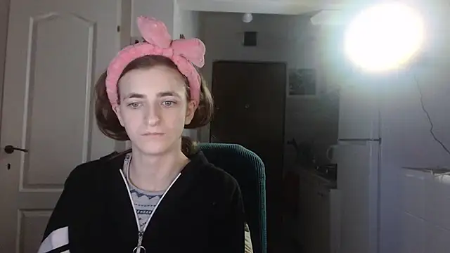 Snapshot of simyhvn chatting on February 21, 2025, 5:02 am simyhvn online show from February 21, 2025, 5:02 am