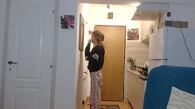 Snapshot of simyhvn chatting on February 22, 2025, 5:12 am simyhvn online show from February 22, 2025, 5:12 am