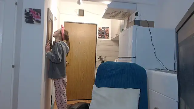 Snapshot of simyhvn chatting on February 24, 2025, 5:11 am simyhvn online show from February 24, 2025, 5:11 am