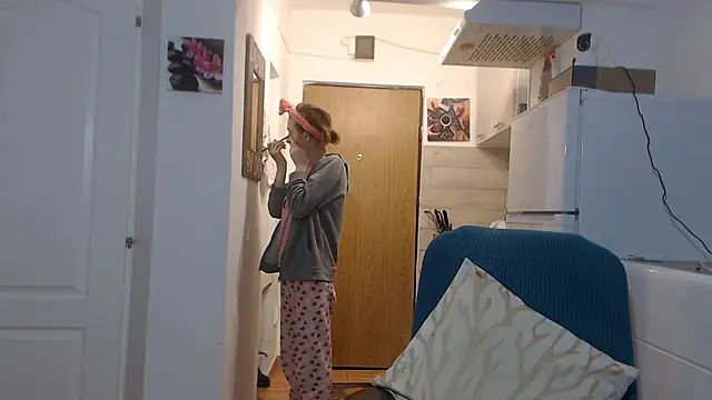 Snapshot of simyhvn chatting on February 26, 2025, 5:09 am simyhvn online show from February 26, 2025, 5:09 am