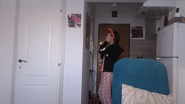 Snapshot of simyhvn chatting on March 7, 2025, 5:08 am simyhvn online show from March 7, 2025, 5:08 am