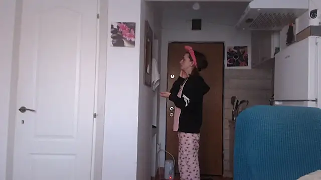 Snapshot of simyhvn chatting on March 8, 2025, 5:07 am simyhvn online show from March 8, 2025, 5:07 am