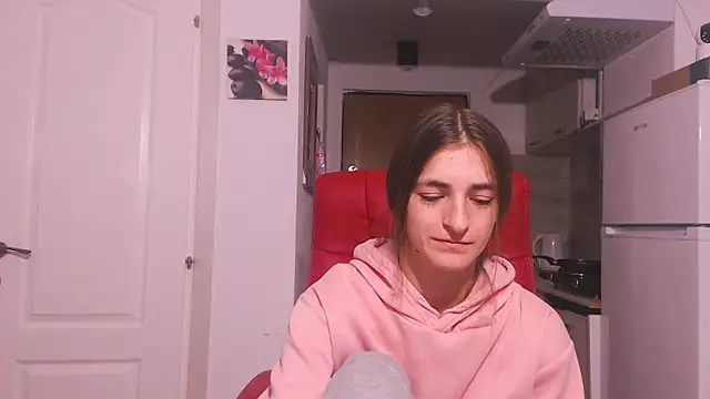 Snapshot of simyhvn chatting on November 17, 2025, 5:57 am simyhvn online show from November 17, 2025, 5:57 am