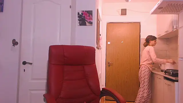 Snapshot of simyhvn chatting on November 19, 2025, 5:07 am simyhvn online show from November 19, 2025, 5:07 am