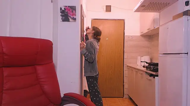 Snapshot of simyhvn chatting on December 2, 2025, 5:35 am simyhvn online show from December 2, 2025, 5:35 am