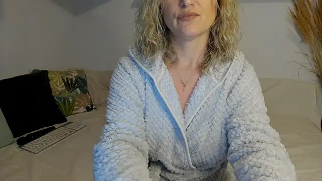 Jadore able online show from February 3, 2026, 3:04 am