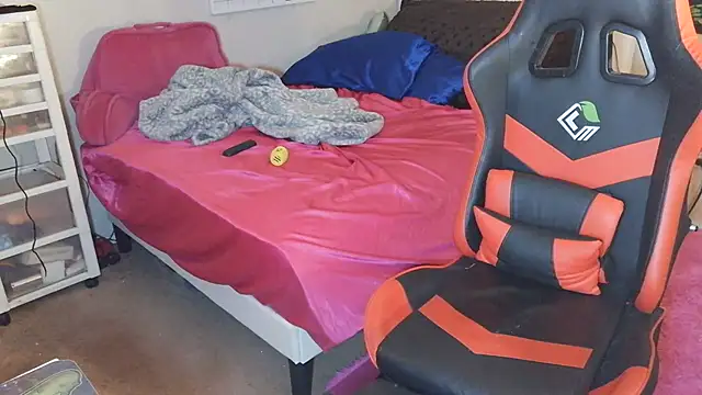 Snapshot of sugahfreeee chatting on December 16, 2025, 5:34 am sugahfreeee online show from December 16, 2025, 5:34 am