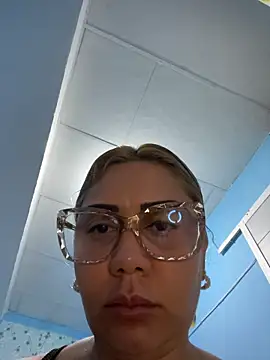 Snapshot of maymercy chatting on October 18, 2025, 1:12 pm maymercy online show from October 18, 2025, 1:12 pm