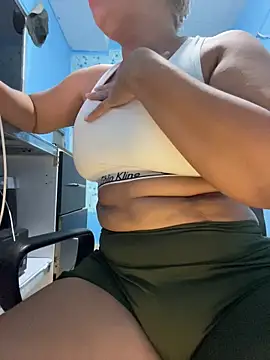 Snapshot of maymercy chatting on November 13, 2025, 3:55 pm maymercy online show from November 13, 2025, 3:55 pm