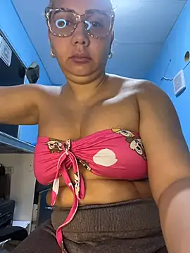 Snapshot of maymercy chatting on November 21, 2025, 11:20 am maymercy online show from November 21, 2025, 11:20 am