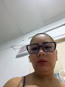 Snapshot of maymercy chatting on May 31, 2026, 11:17 am maymercy online show from May 31, 2026, 11:17 am
