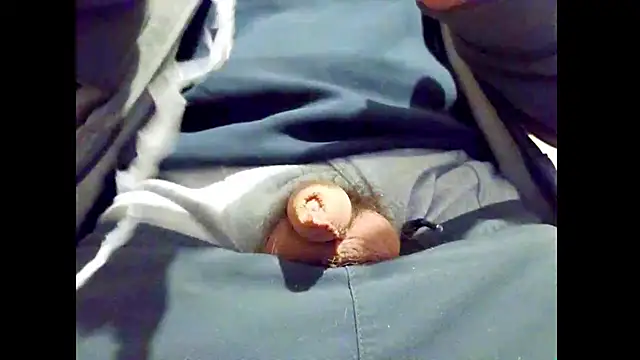 hairyuncut00 online show from March 17, 2026, 2:27 am