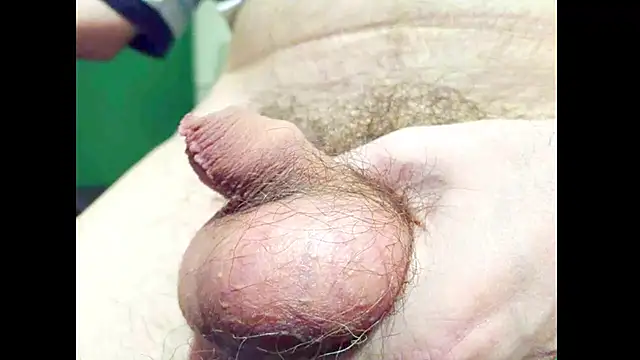 hairyuncut00 online show from May 28, 2026, 9:56 pm