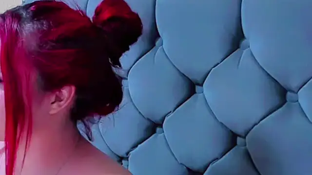 Imannejulienne online show from March 9, 2026, 11:31 pm