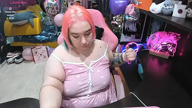 Softie Sofy online show from March 6, 2026, 3:47 am