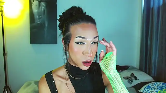 Kenisha Sweet online show from November 23, 2025, 4:29 pm