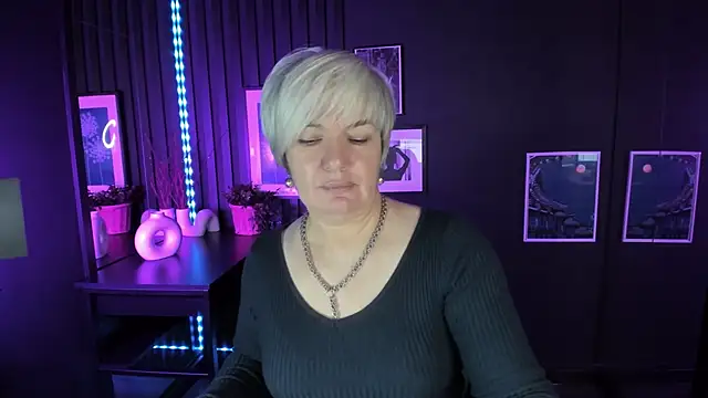 CarmenSoft online show from November 16, 2025, 8:58 pm