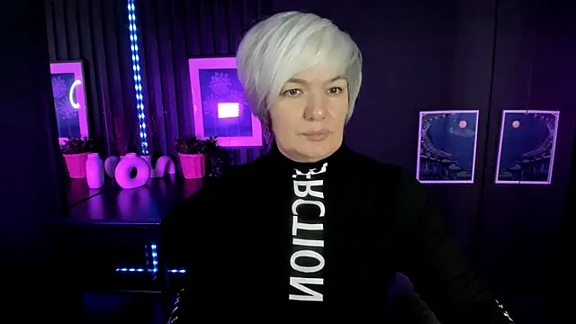 CarmenSoft online show from November 25, 2025, 8:42 pm