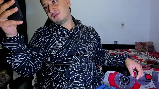 Snapshot of ares_sexxx chatting on April 5, 2026, 9:34 pm ares sexxx online show from April 5, 2026, 9:34 pm