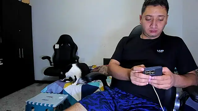 Snapshot of ares_sexxx chatting on April 10, 2026, 11:26 am ares sexxx online show from April 10, 2026, 11:26 am