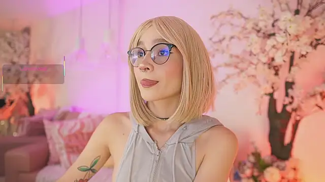 Snapshot of DalahiaRush chatting on November 13, 2025, 7:02 pm DalahiaRush online show from November 13, 2025, 7:02 pm