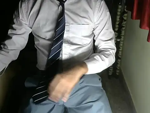 Snapshot of aloneboy1996 chatting on September 29, 2025, 6:35 pm aloneboy1996 online show from September 29, 2025, 6:35 pm