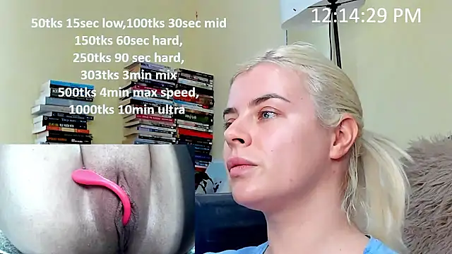 Snapshot of queenofthenighttt chatting on January 11, 2026, 11:15 am queenofthenighttt online show from January 11, 2026, 11:15 am