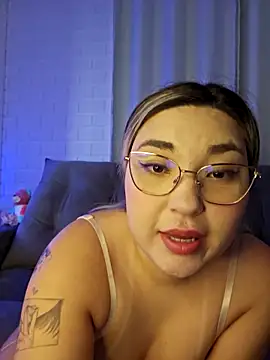 Snapshot of kamila_hty chatting on October 24, 2025, 7:10 pm kamila hty online show from October 24, 2025, 7:10 pm