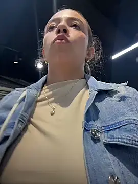 Snapshot of Hall_16 chatting on November 18, 2025, 9:30 pm Hall 16 online show from November 18, 2025, 9:30 pm