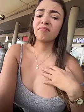 Snapshot of Hall_16 chatting on November 25, 2025, 8:09 pm Hall 16 online show from November 25, 2025, 8:09 pm