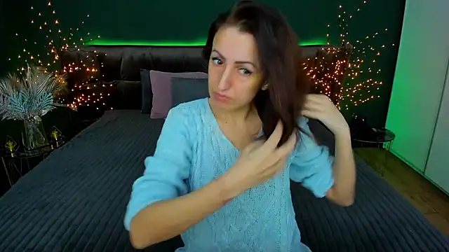 Rebecca Diamond online show from February 2, 2025, 6:37 am