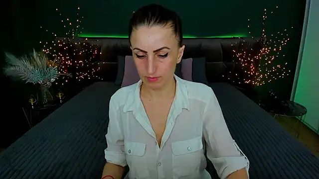 Rebecca Diamond online show from February 3, 2025, 3:59 pm