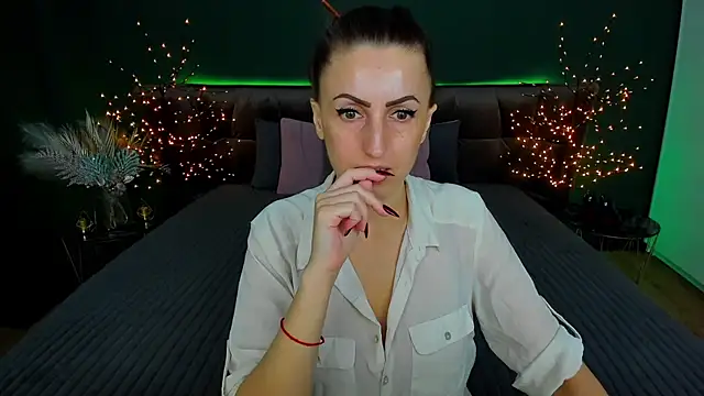 Rebecca Diamond online show from February 5, 2025, 6:35 am