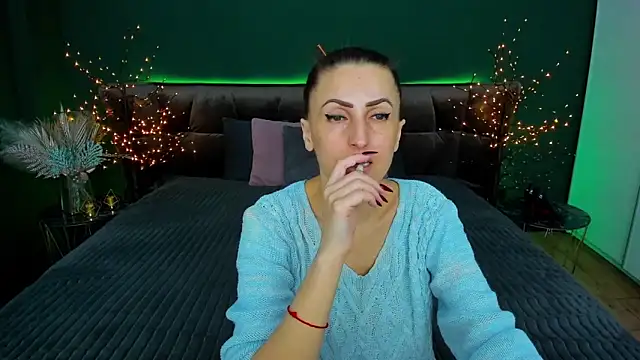 Rebecca Diamond online show from February 19, 2025, 6:44 am