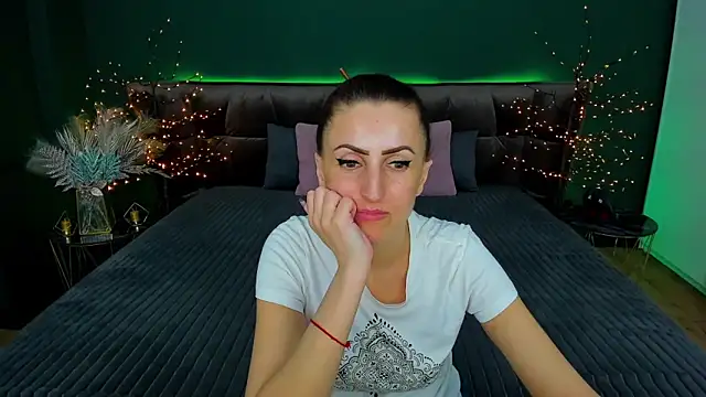 Rebecca Diamond online show from February 27, 2025, 12:34 pm